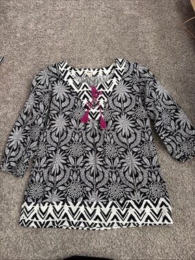 Hatley black and white floral print blouse with magenta tie, sm